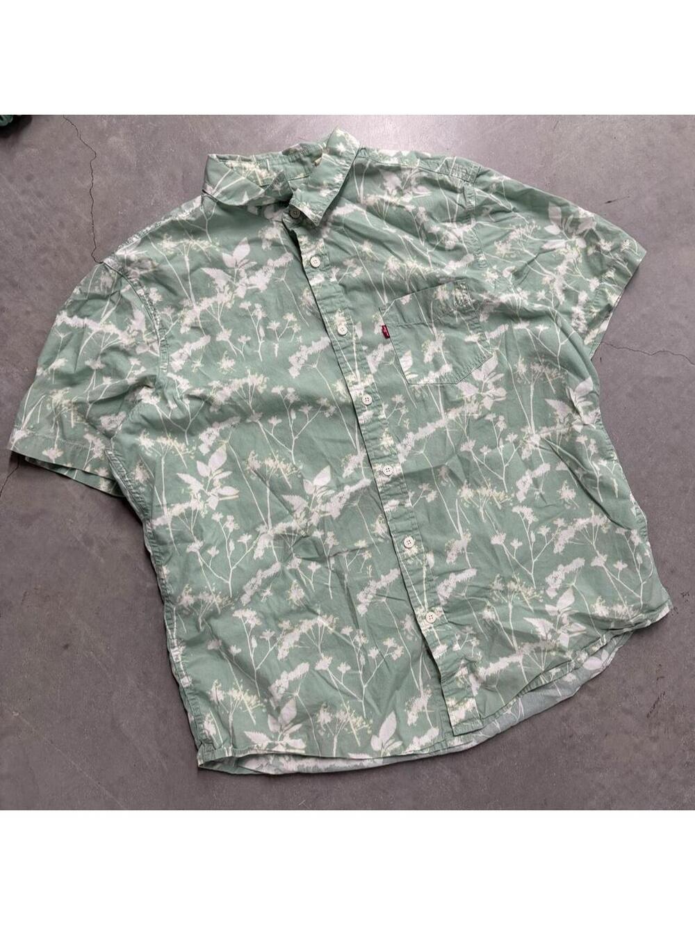 Y2K Men's Levis Green Floral Button Down Polo Sized Large